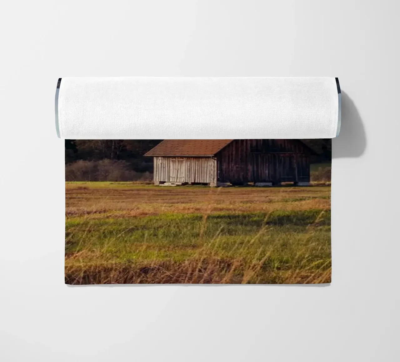 Grange d'automne en Suisse serviette de plage de mbgraphx2