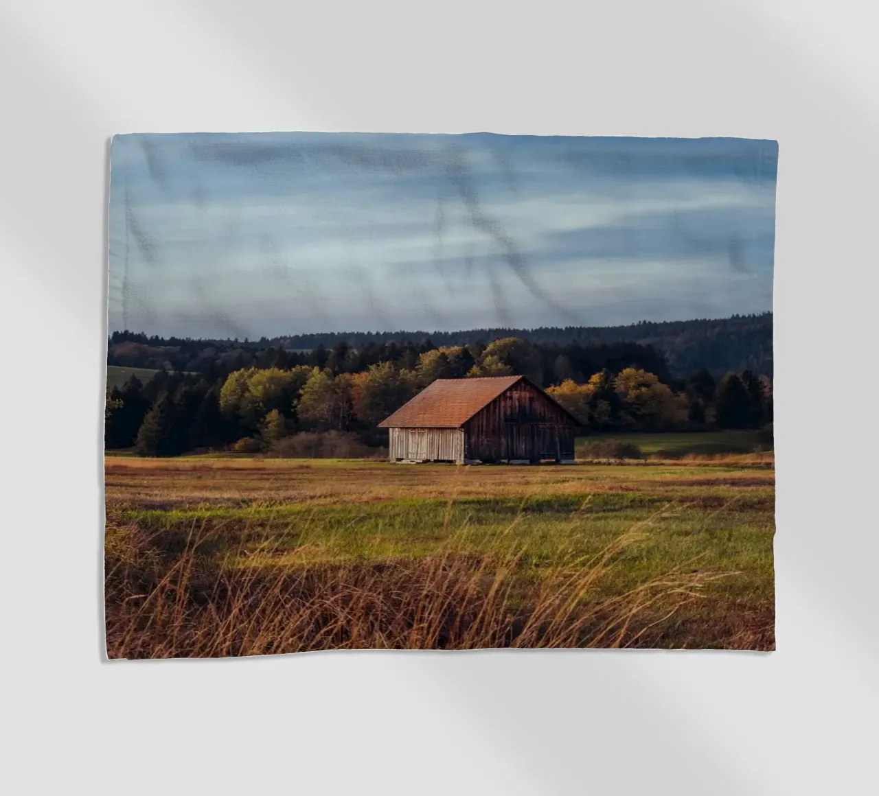 Grange d'automne en Suisse serviette de plage de mbgraphx2