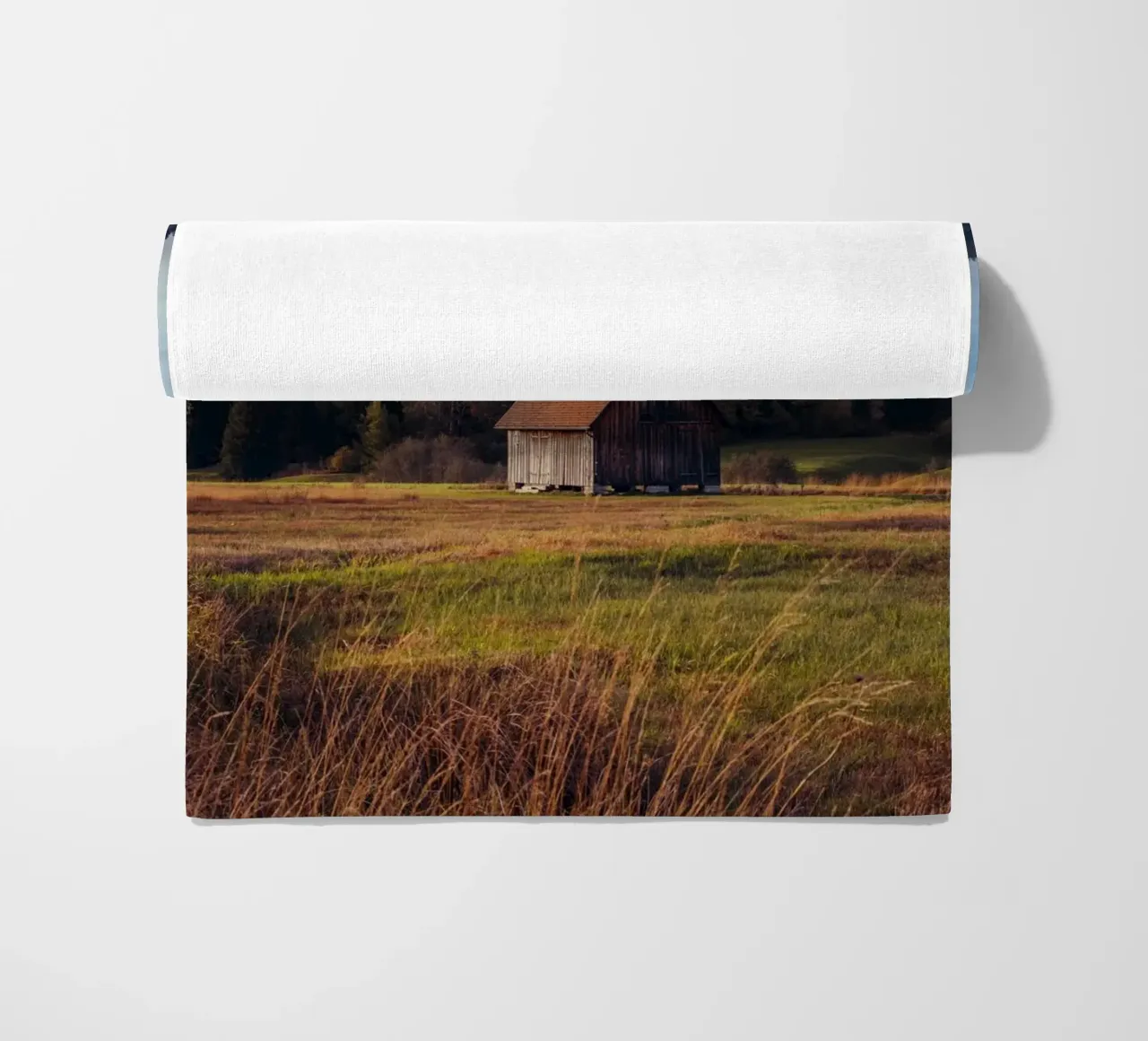 Grange d'automne en Suisse serviette de plage de mbgraphx2
