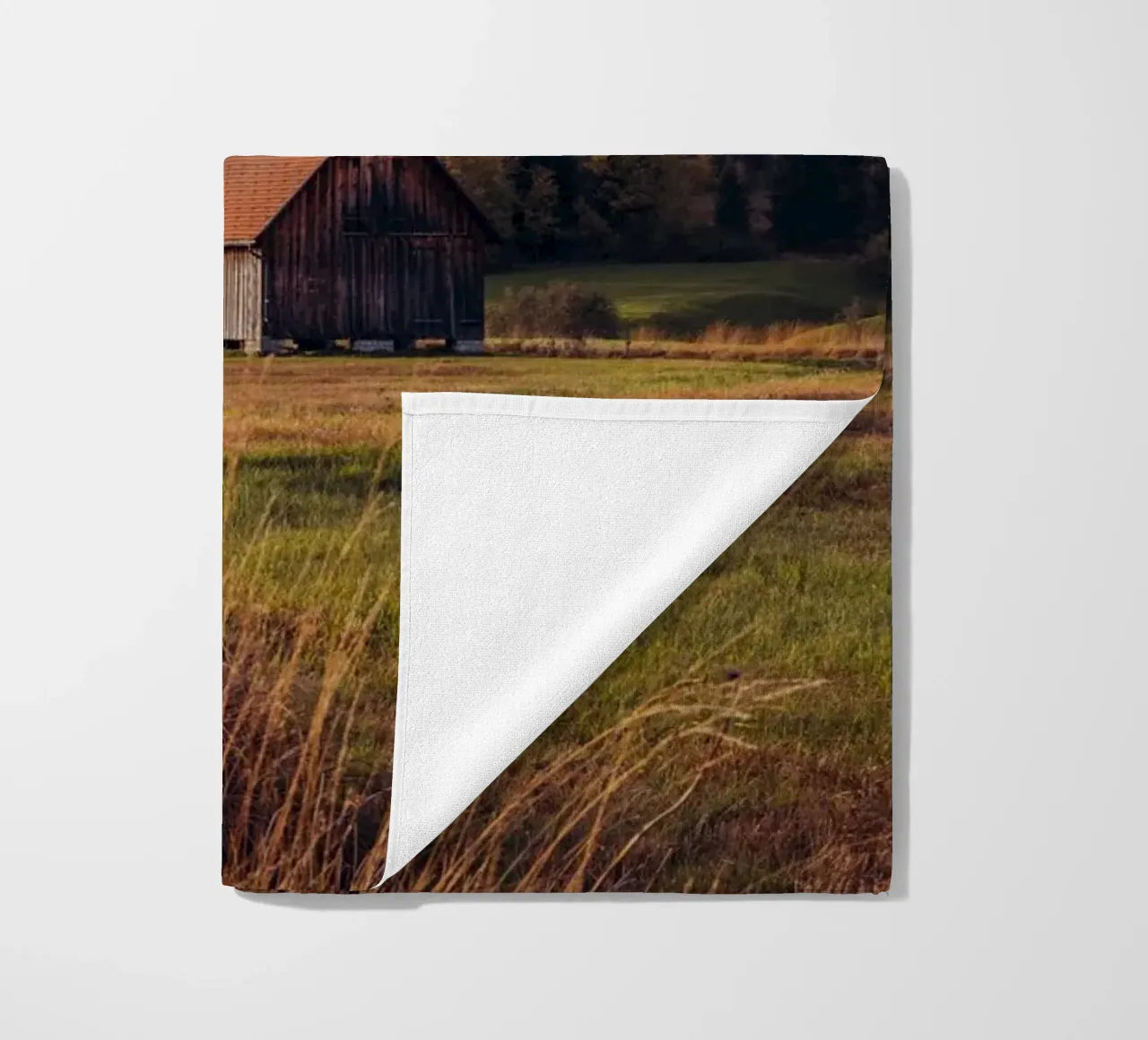 Grange d'automne en Suisse serviette de plage de mbgraphx2