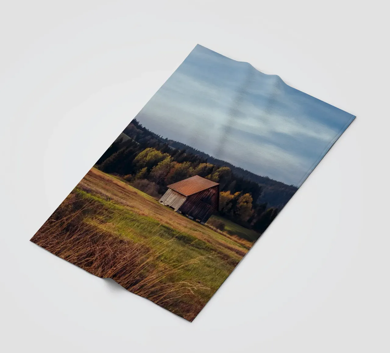 Fienile d'autunno in Svizzera coperta in pile da mbgraphx2