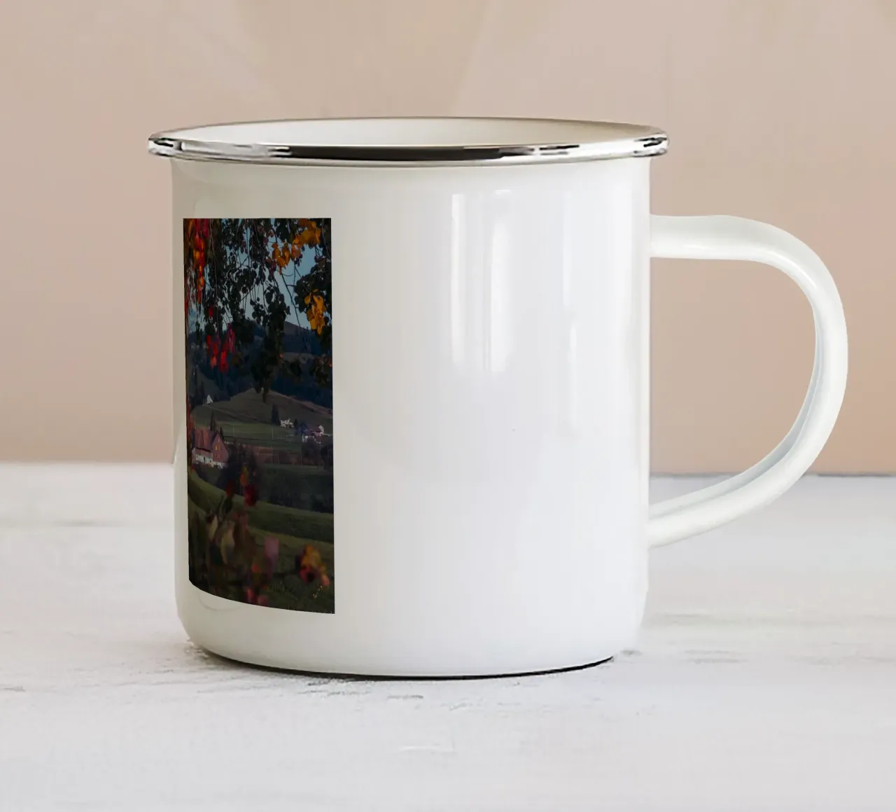Herbstscheune in der Schweiz Emaille Tasse von mbgraphx2