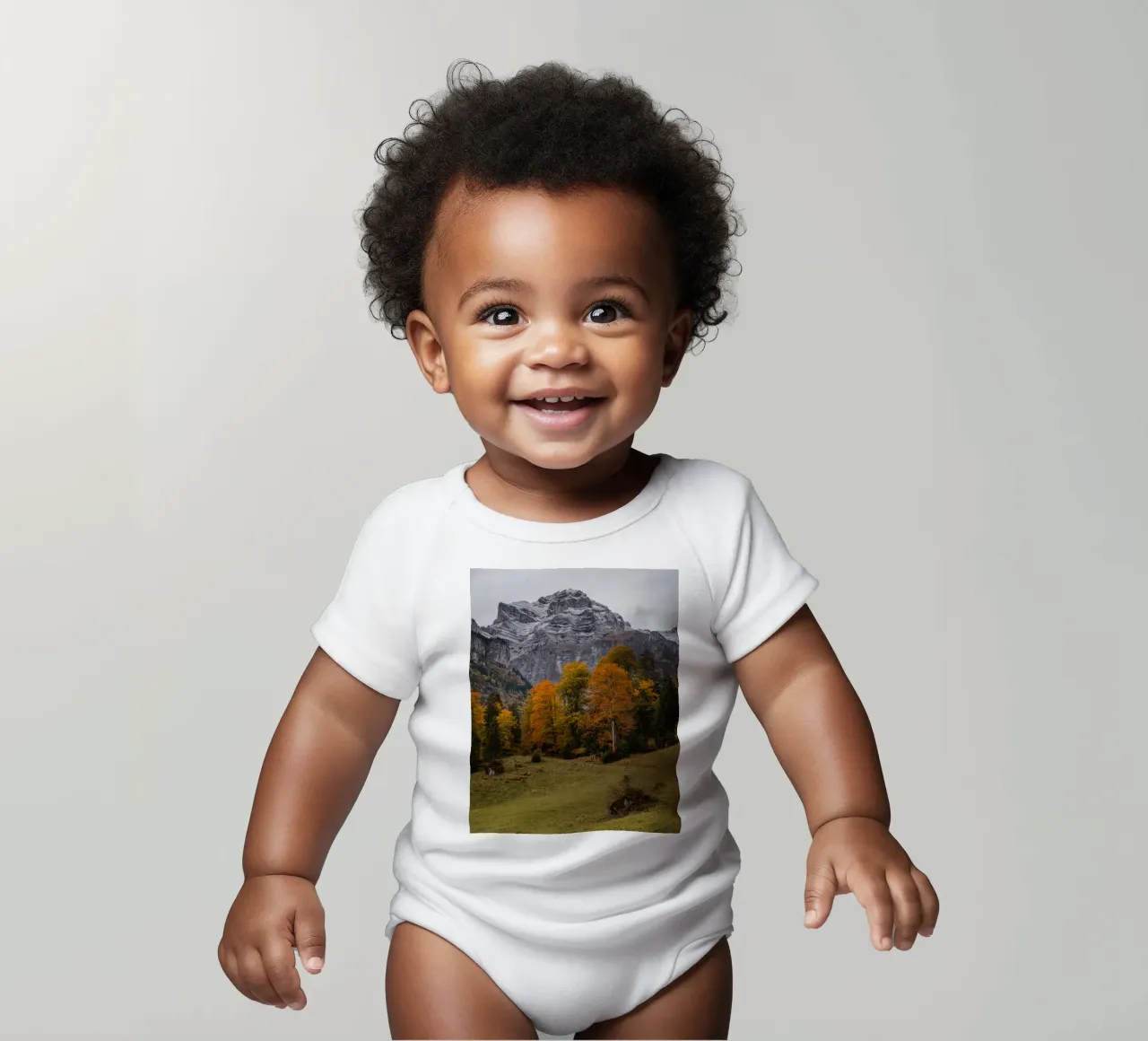 Herbst in den Bergen von Glarus, Schweiz Kurzarm Babybody von mbgraphx2