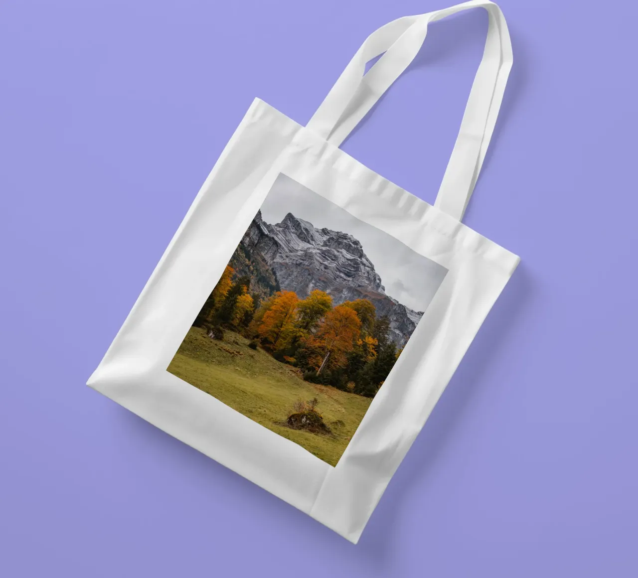 Herbst in den Bergen von Glarus, Schweiz Jutebeutel von mbgraphx2