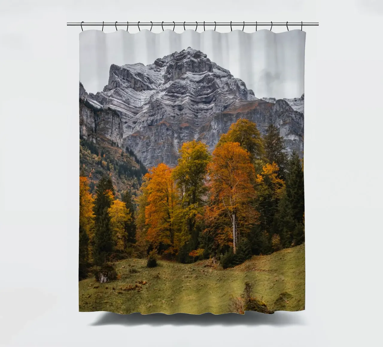 Herbst in den Bergen von Glarus, Schweiz Duschvorhang von mbgraphx2
