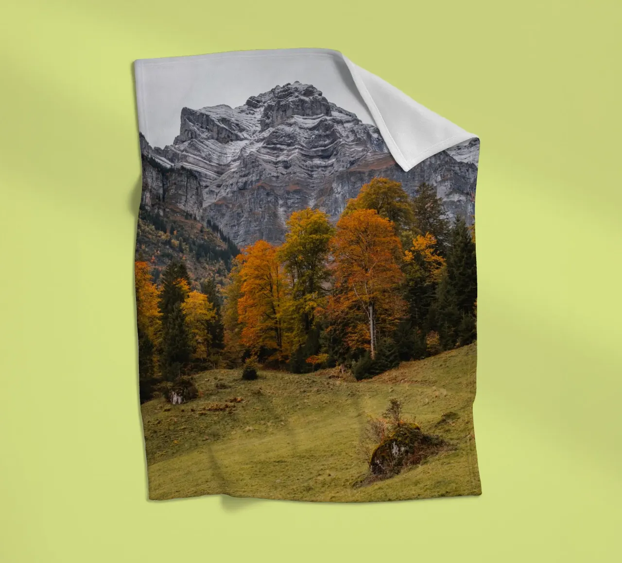 Herbst in den Bergen von Glarus, Schweiz Fleecedecke von mbgraphx2