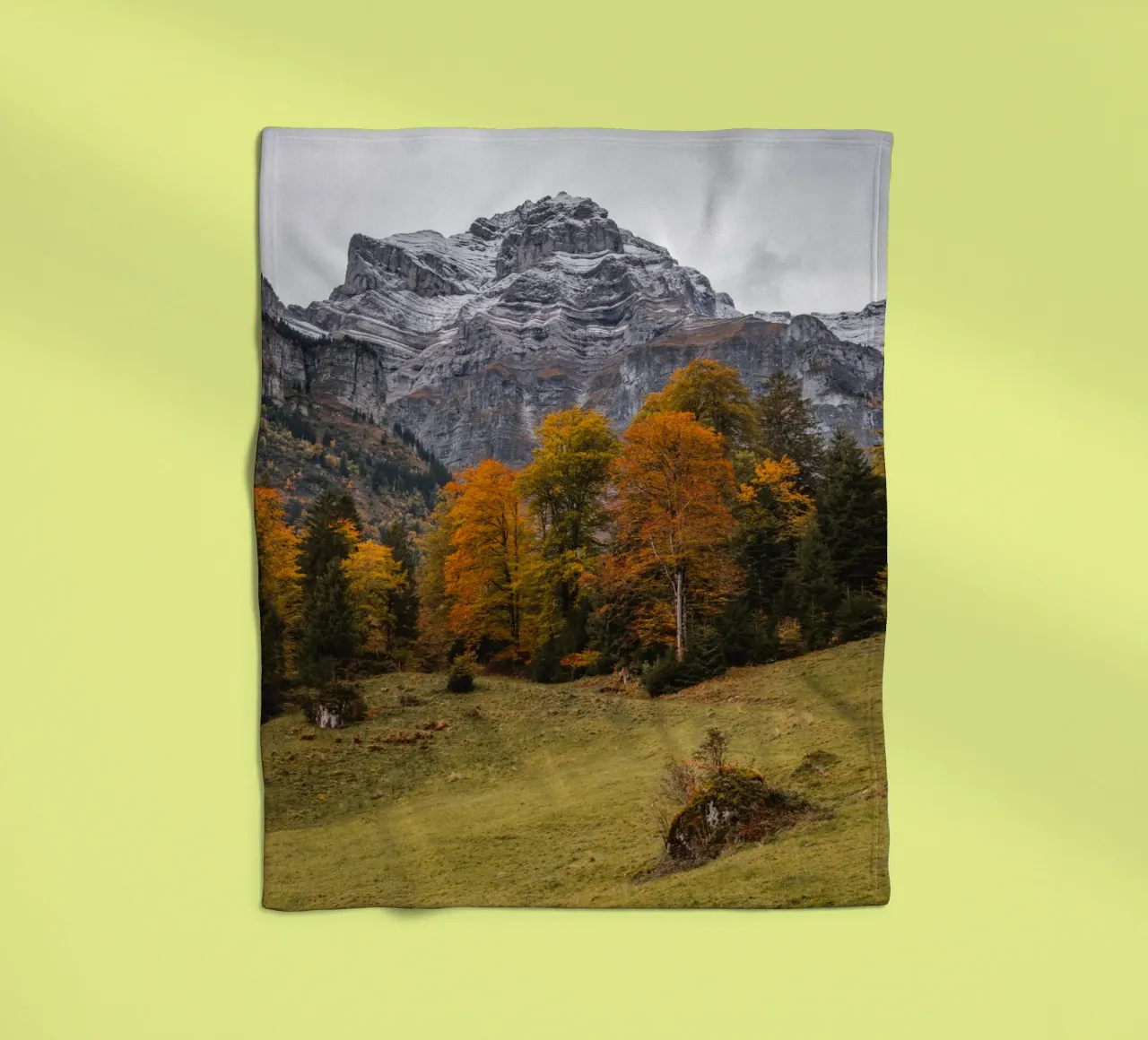 Herbst in den Bergen von Glarus, Schweiz Fleecedecke von mbgraphx2