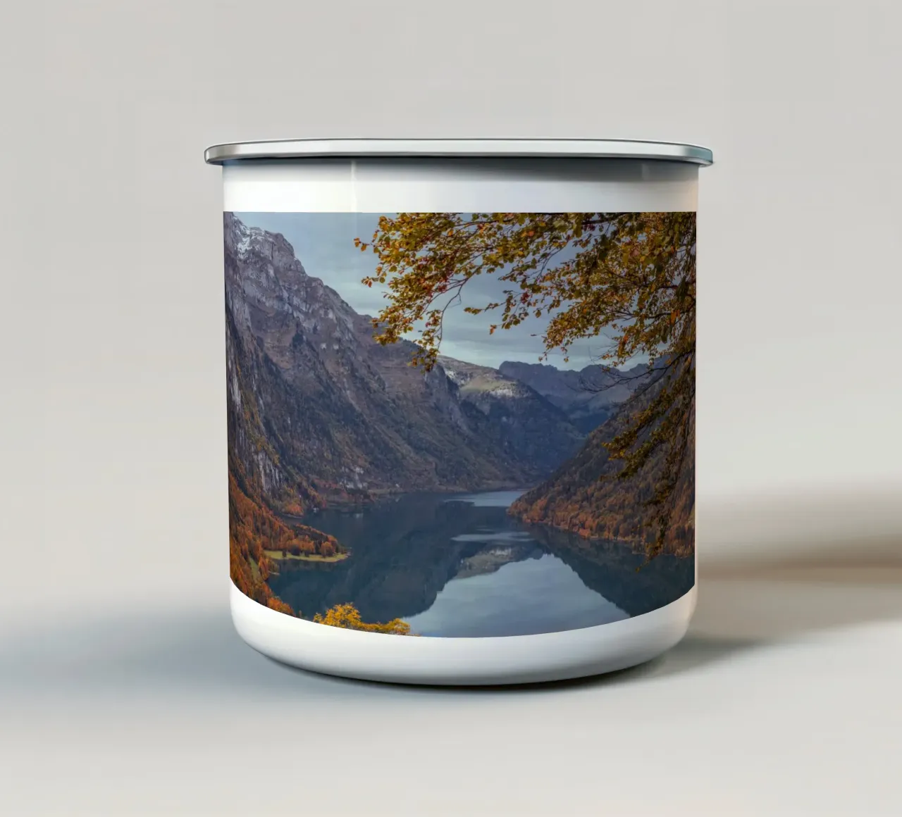 Herfstbergmeer in Zwitserland emaille mok van mbgraphx2