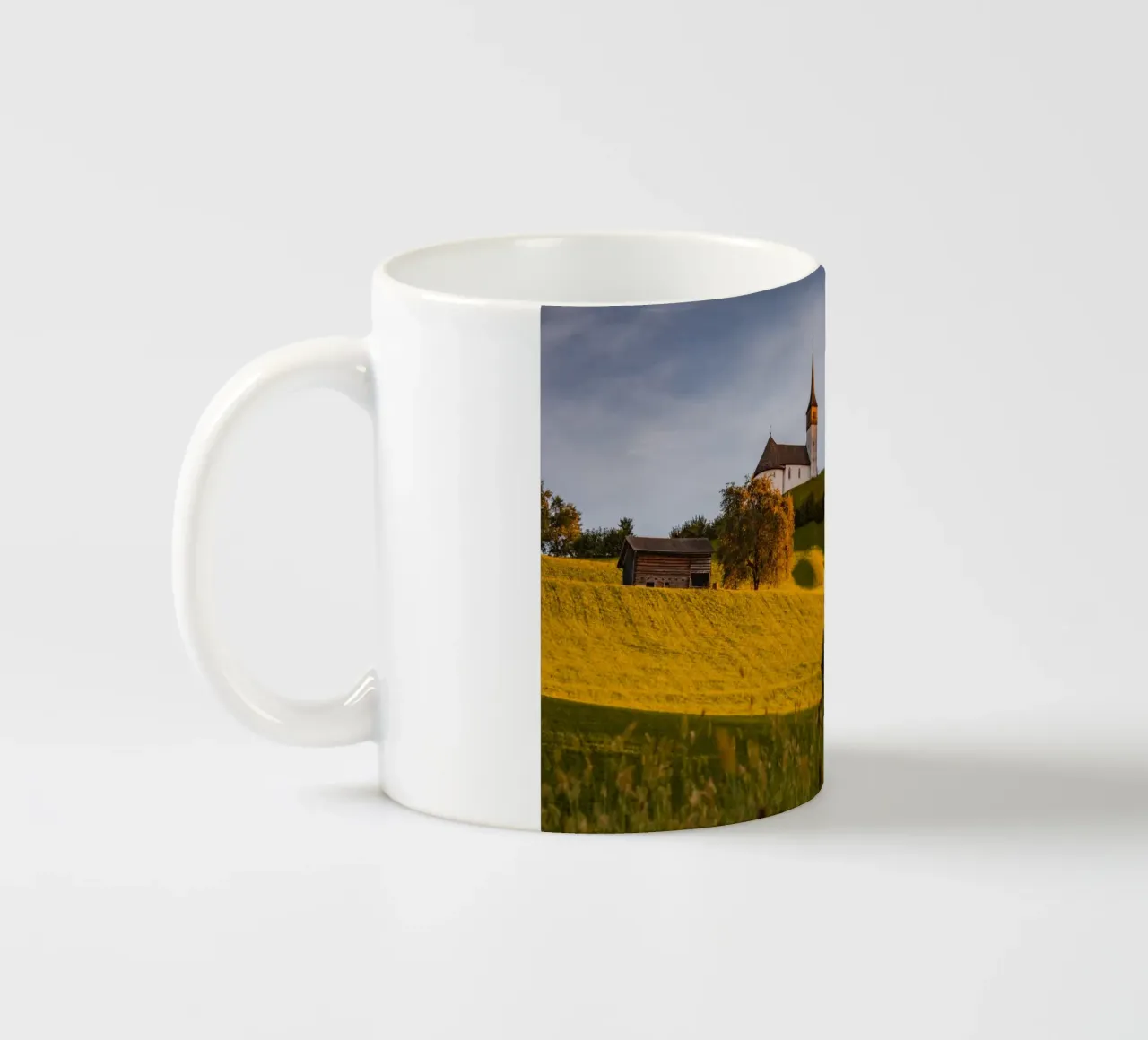 Sereno tramonto della cappella in Svizzera tazza in ceramica da mbgraphx2