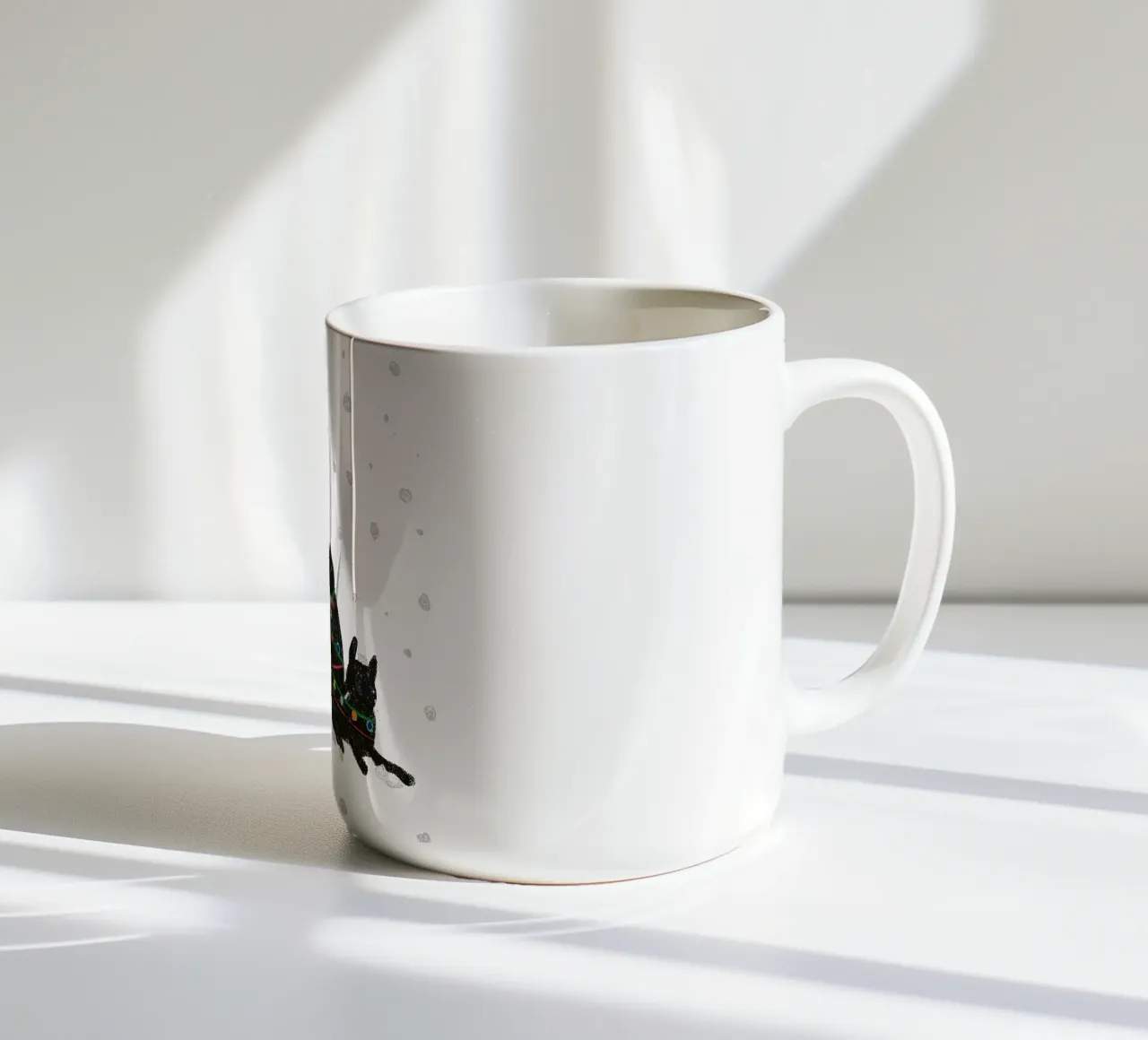 Gatto nero con lampadine di Natale tazza in ceramica da GalerieGG
