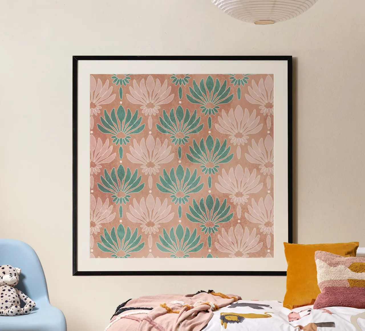 Modern gestileerde lelies, geïnspireerd door Marokko poster met houten frame van CalliLetters