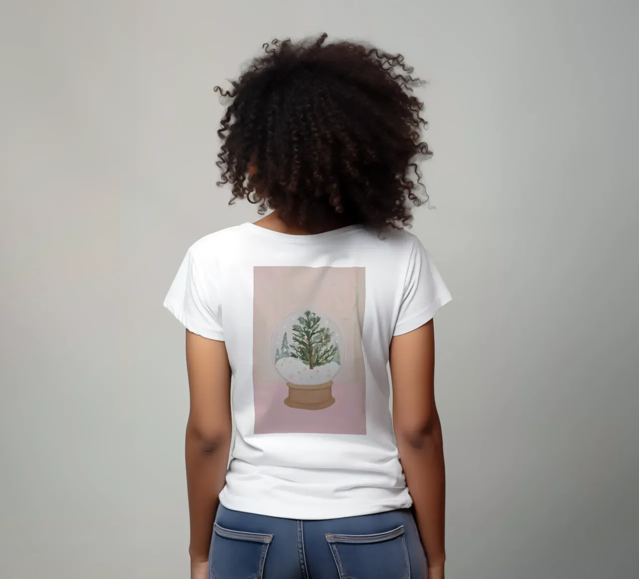 Globo di neve con albero di Natale t-shirt da Little Lila