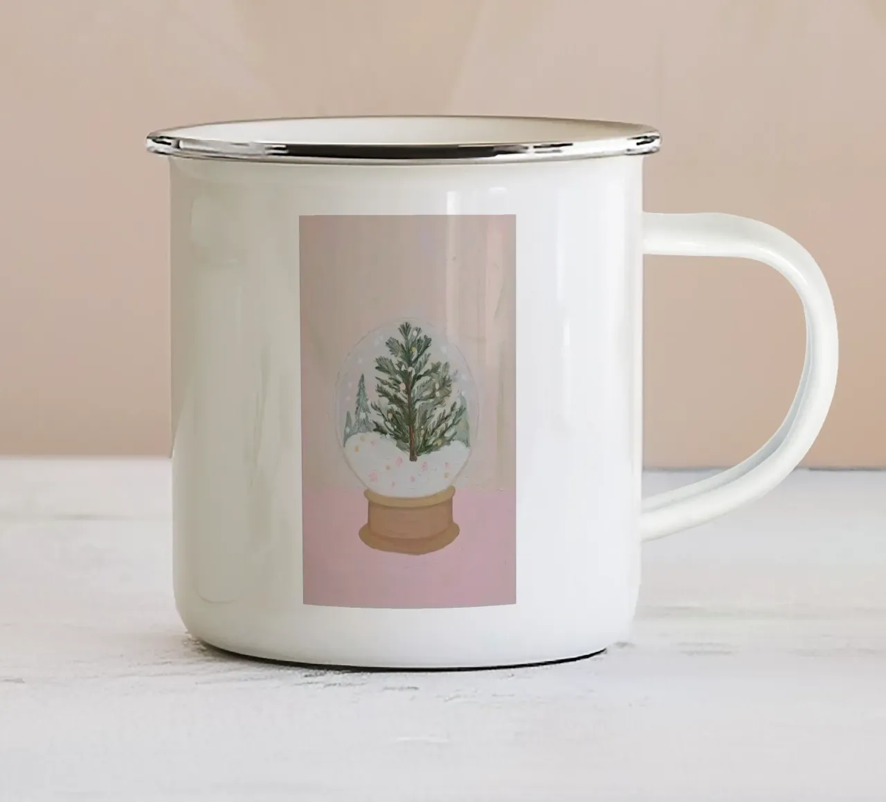 Globo di neve con albero di Natale tazza in smalto da Little Lila