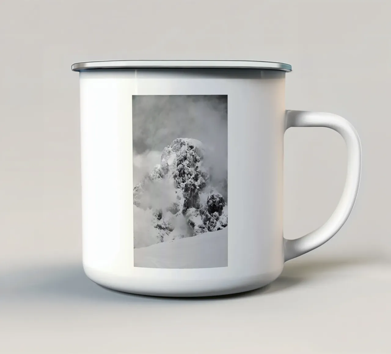 Snowy Winter Mountain tazza in smalto da Fjöllart
