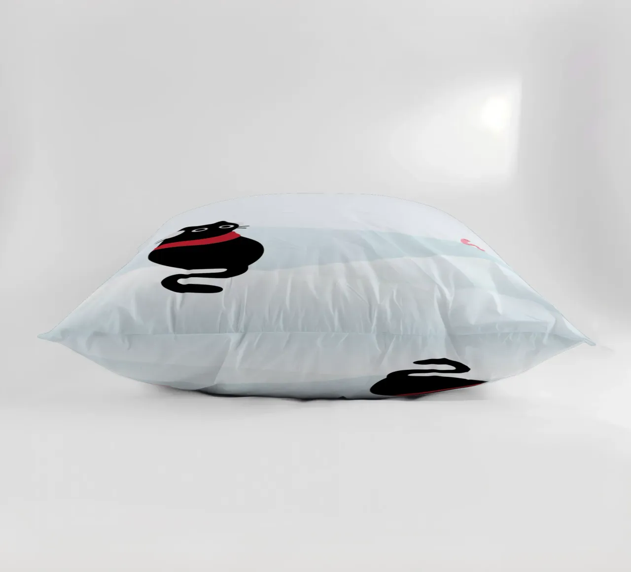 Gatto e verme #1 cuscino da Hightown Design