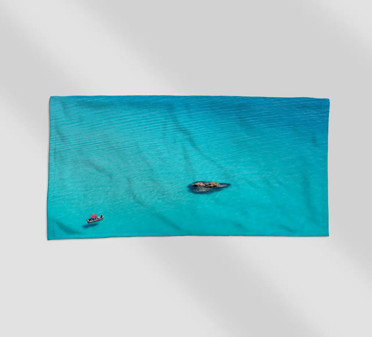 Sailing on the Mediterranean Sea telo mare da photolovers