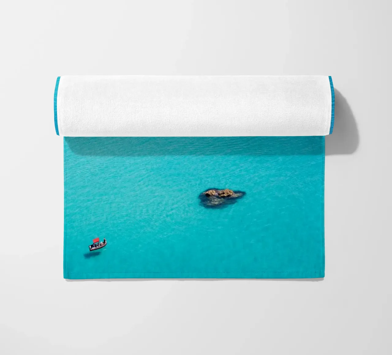 Sailing on the Mediterranean Sea telo mare da photolovers