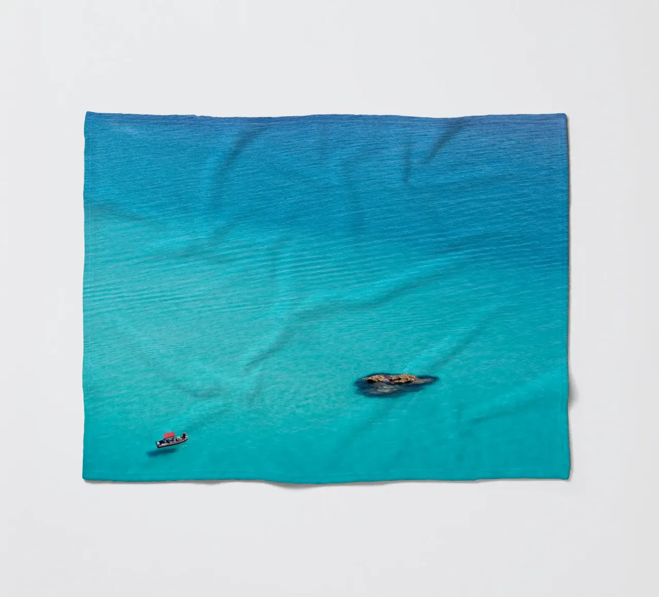 Sailing on the Mediterranean Sea coperta in pile da photolovers