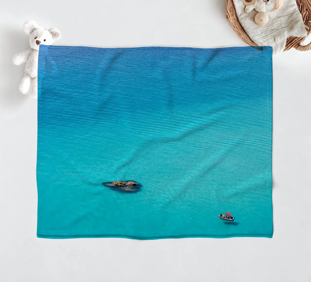 Sailing on the Mediterranean Sea coperta in pile da photolovers