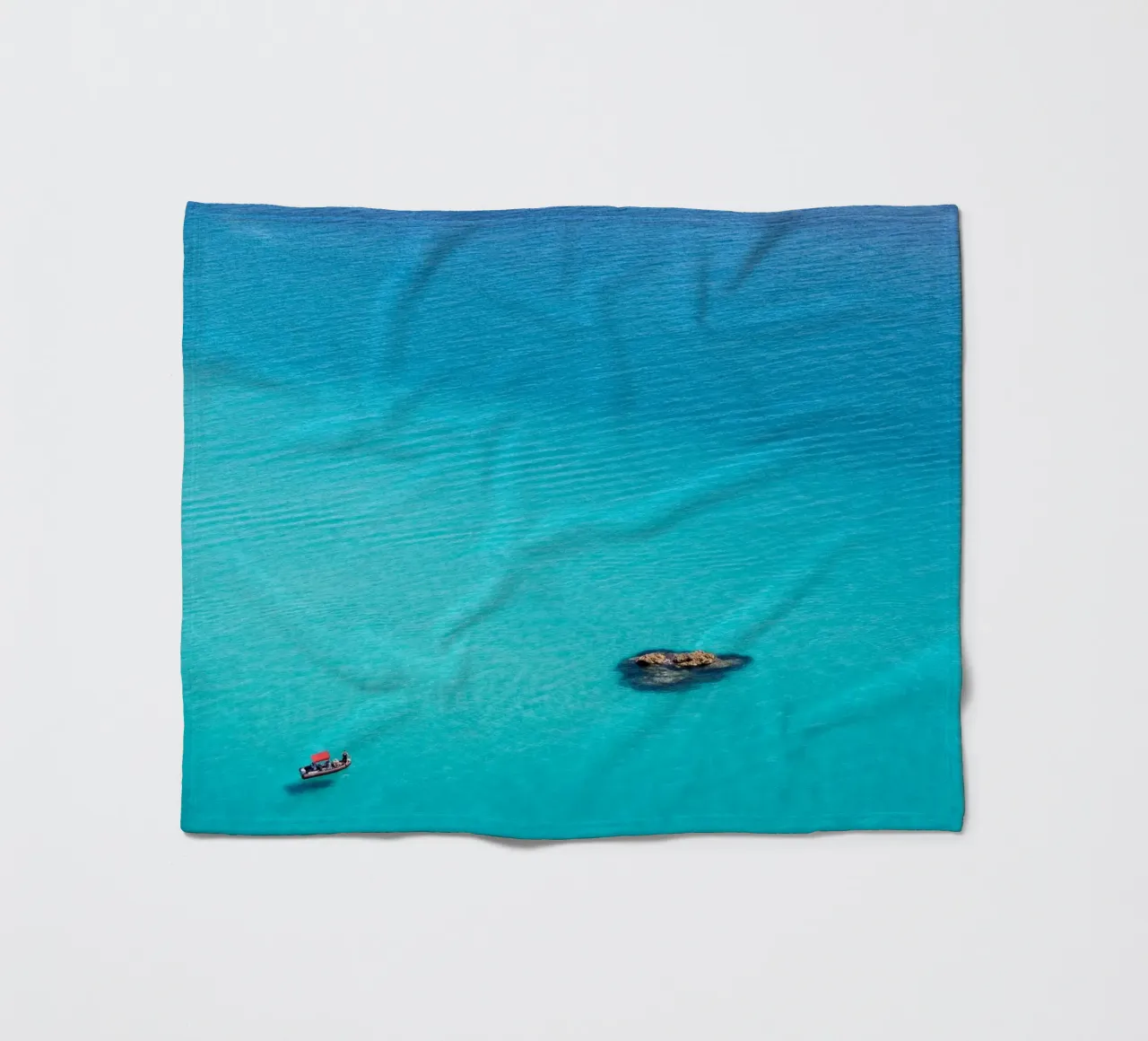 Sailing on the Mediterranean Sea coperta in pile da photolovers