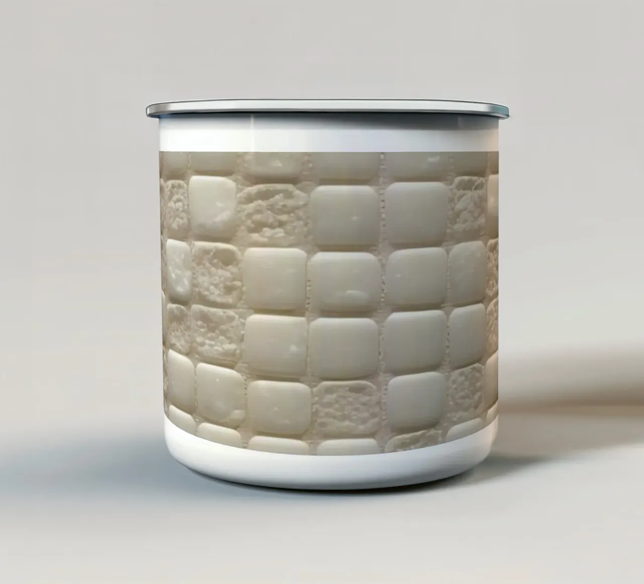 Modello di piastrelle a mosaico bianco crema tazza in smalto da DesignDoodle