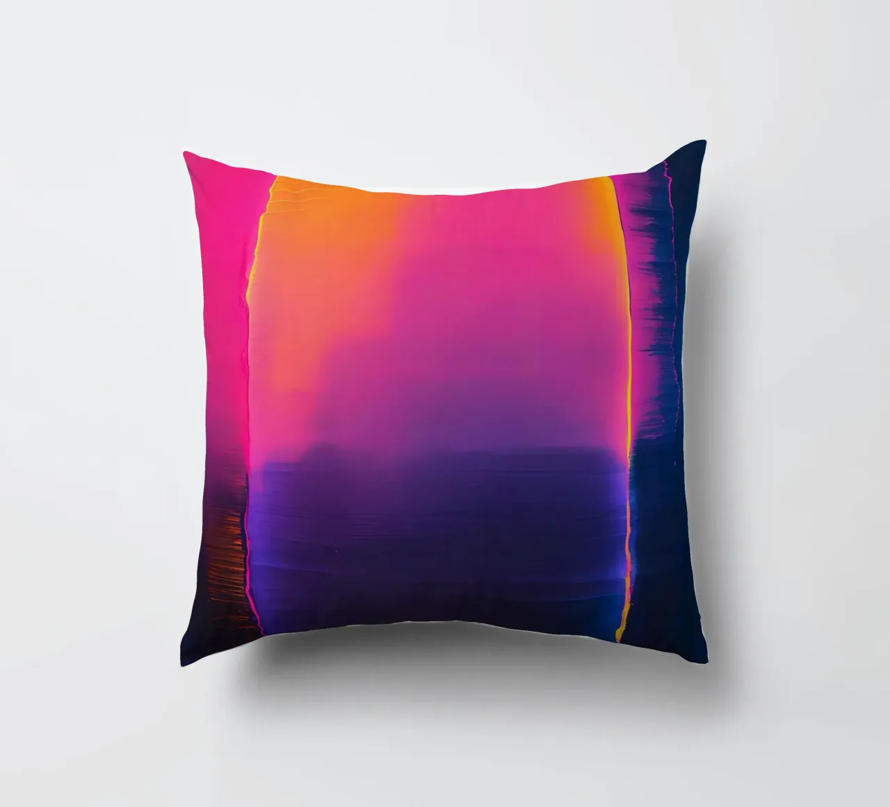 Astratto digitale glitch con tonalità rosa, arancione e viola cuscino da DesignDoodle