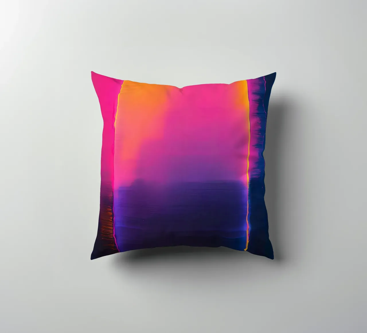 Astratto digitale glitch con tonalità rosa, arancione e viola cuscino da DesignDoodle