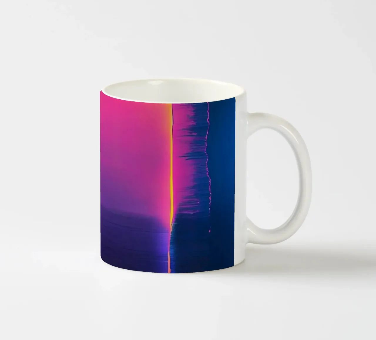 Astratto digitale glitch con tonalità rosa, arancione e viola tazza in ceramica da DesignDoodle