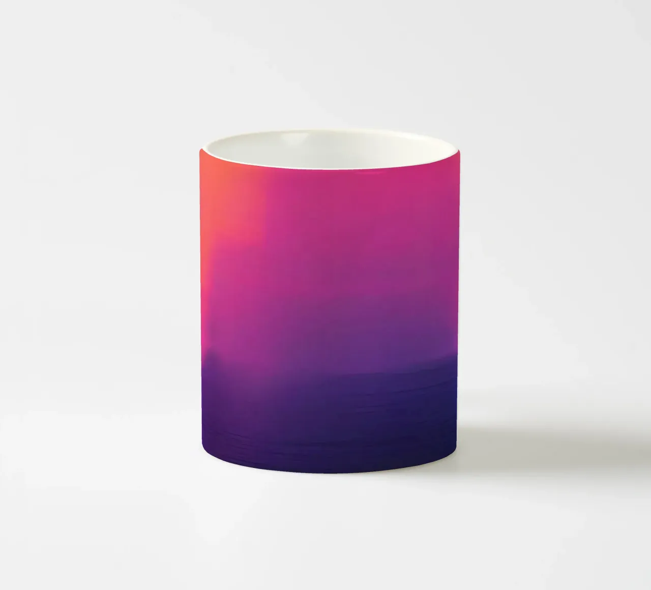 Astratto digitale glitch con tonalità rosa, arancione e viola tazza in ceramica da DesignDoodle