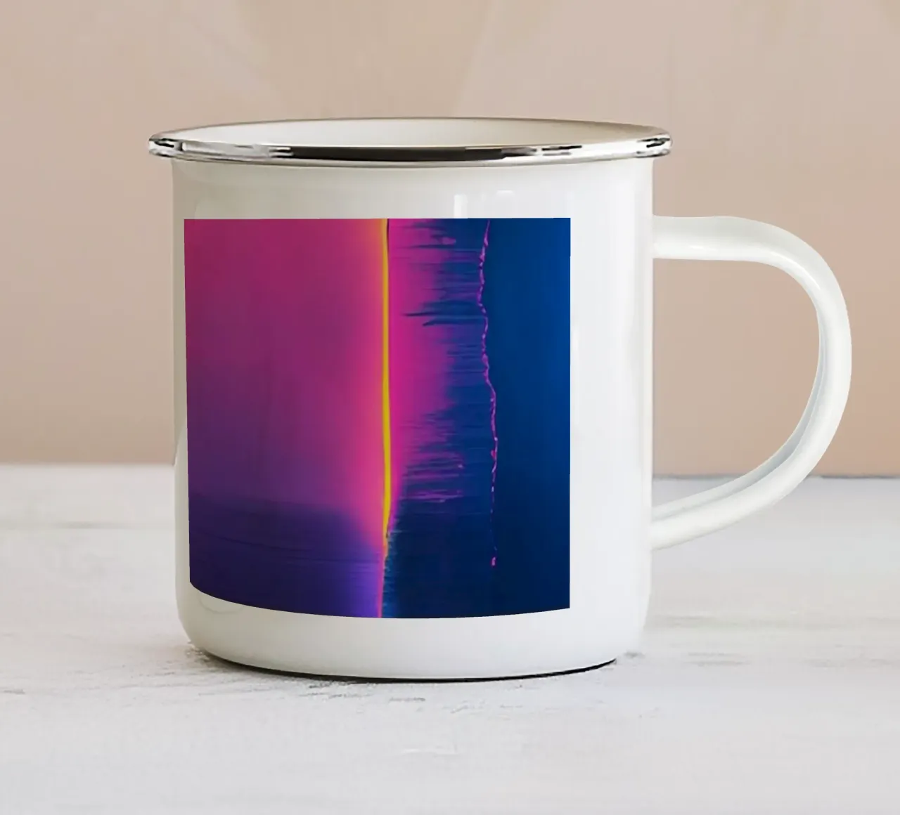 Astratto digitale glitch con tonalità rosa, arancione e viola tazza in smalto da DesignDoodle