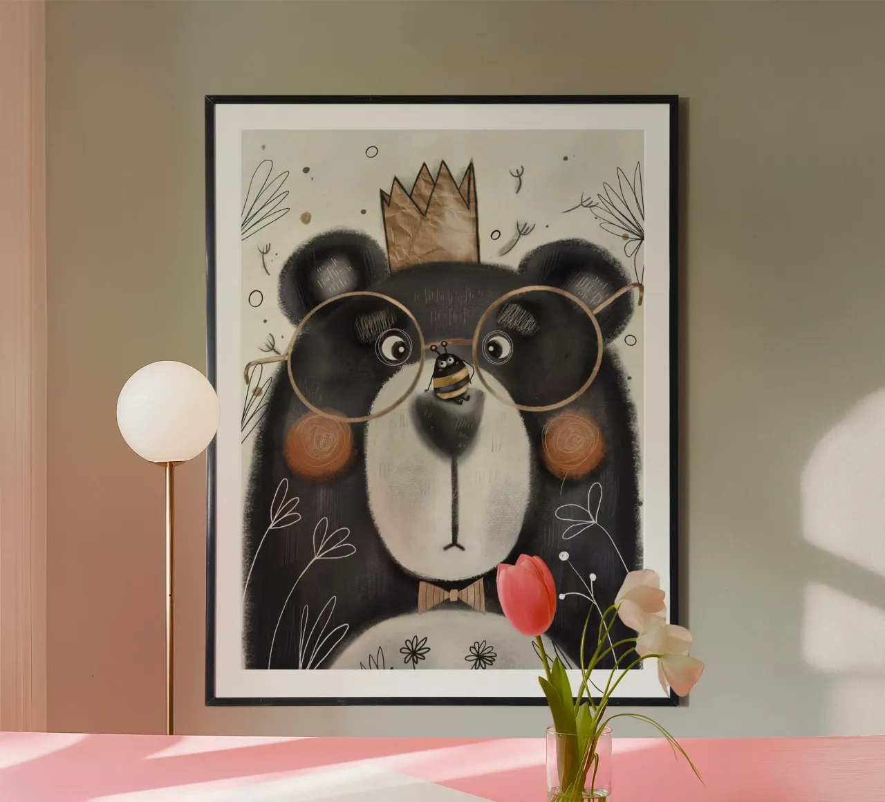 Nelli Suneli - L'ape e l'orso impertinente poster con telaio in legno da The Artcircle