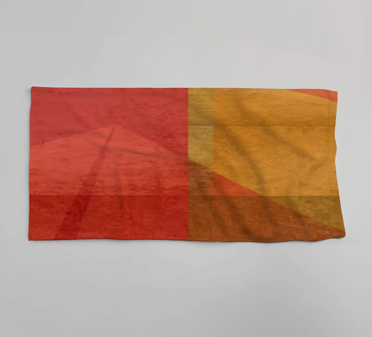 Abstract composition in red and yellow serviette de bain de MirimoART