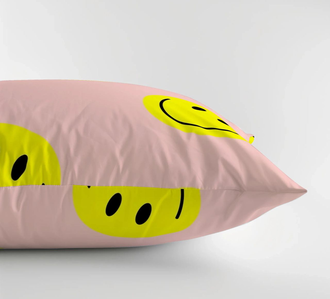 smiley flying coussin de Hej Ibiza by Ute Arnold