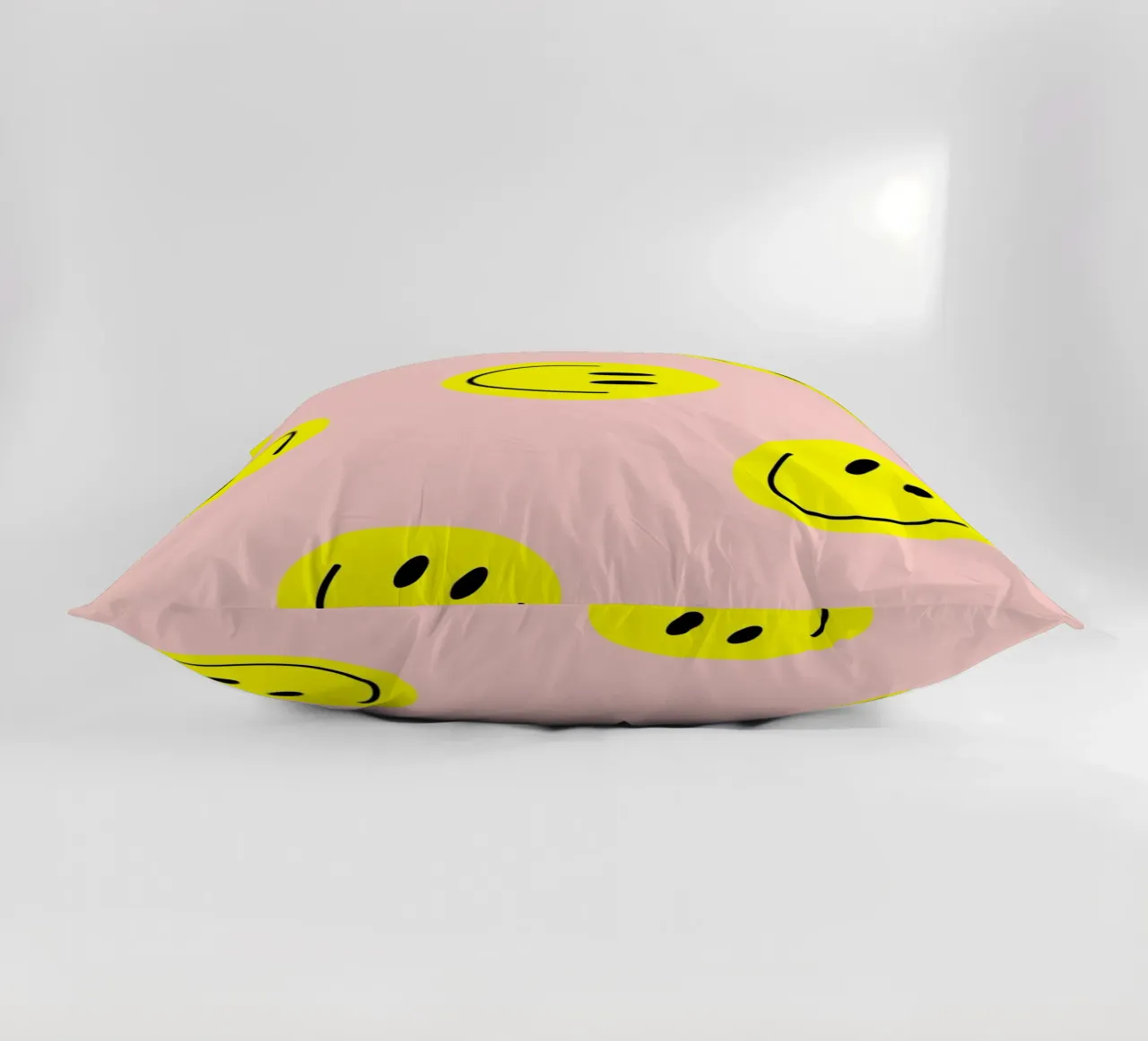 smiley flying cuscino da Hej Ibiza by Ute Arnold