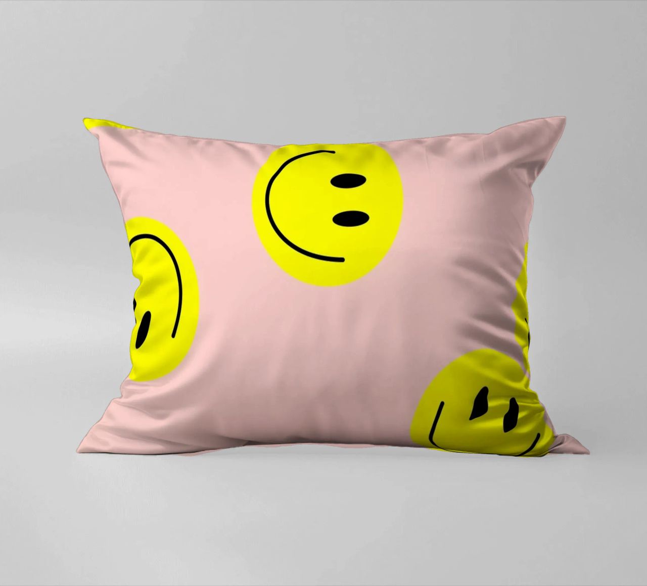 smiley flying coussin de Hej Ibiza by Ute Arnold