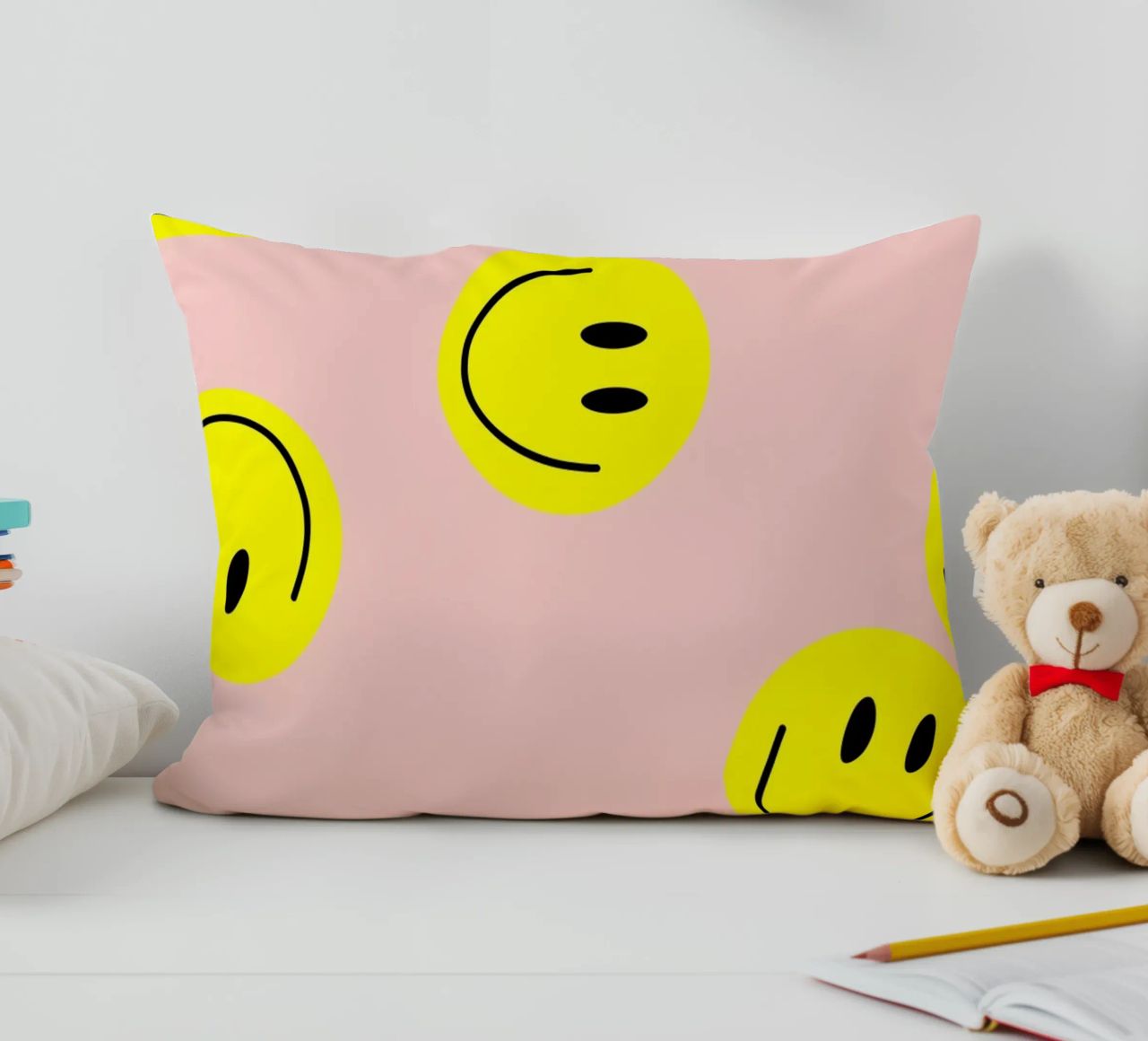 smiley flying coussin de Hej Ibiza by Ute Arnold