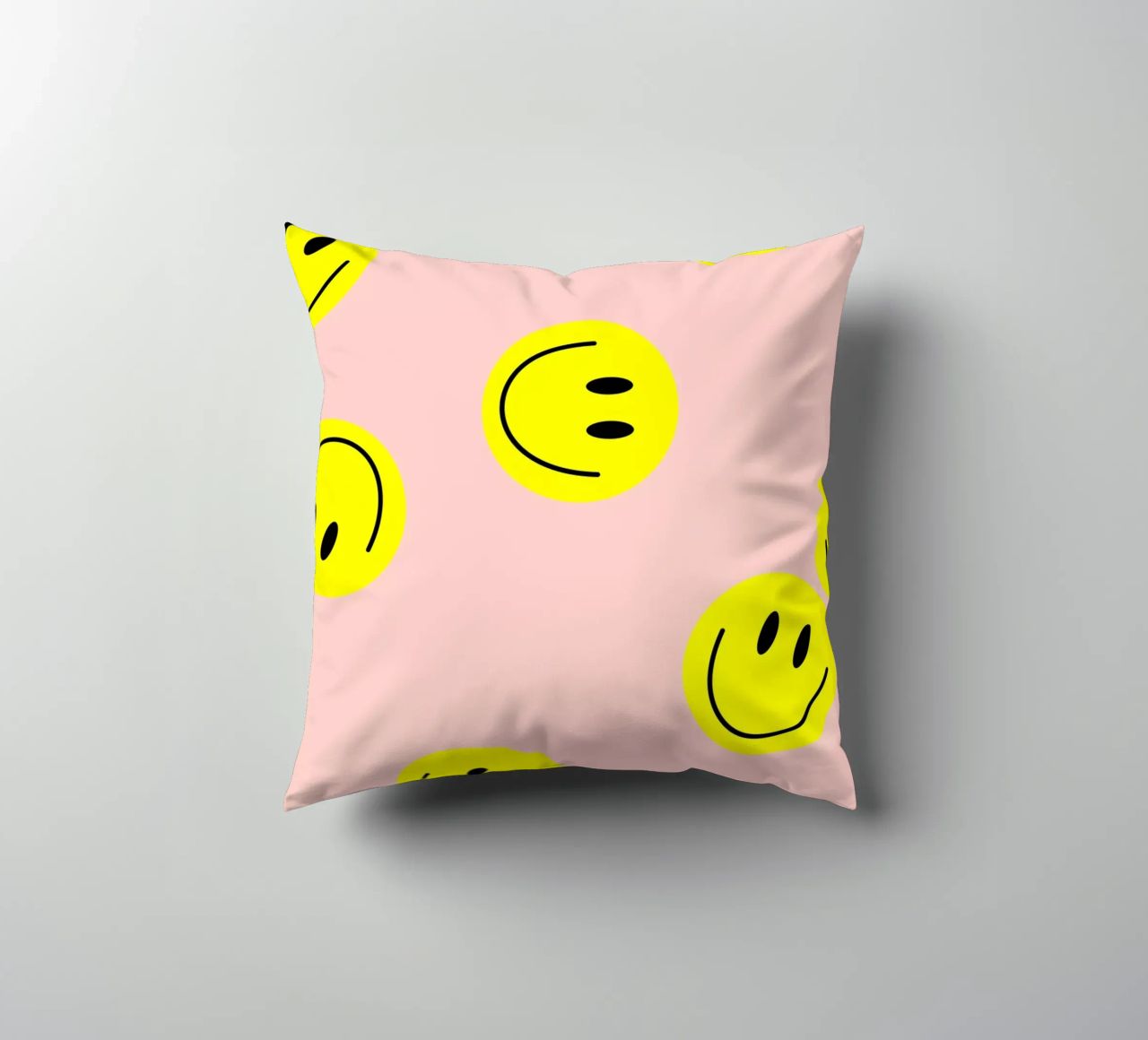 smiley flying coussin de Hej Ibiza by Ute Arnold