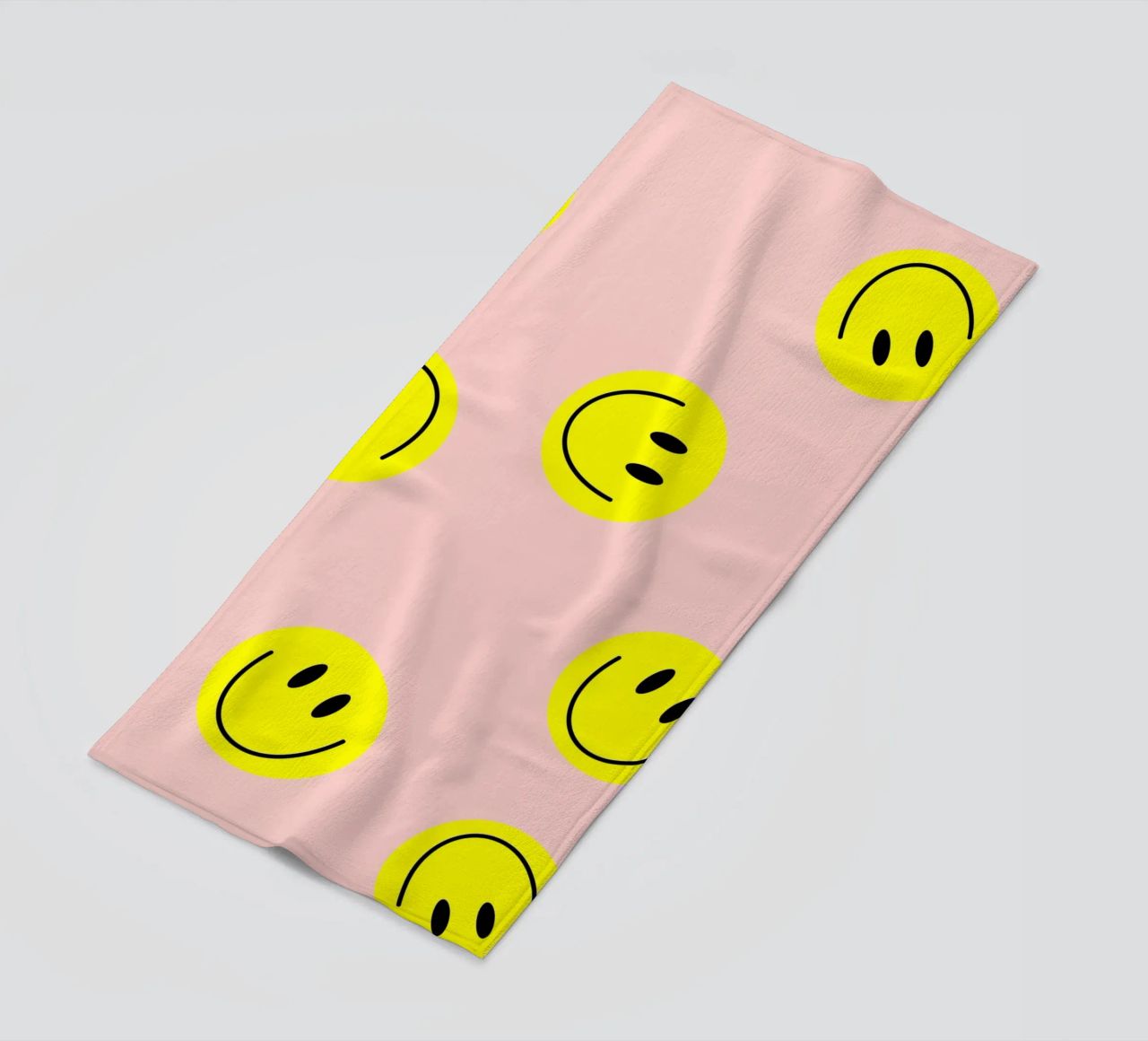 smiley flying serviette de plage de Hej Ibiza by Ute Arnold