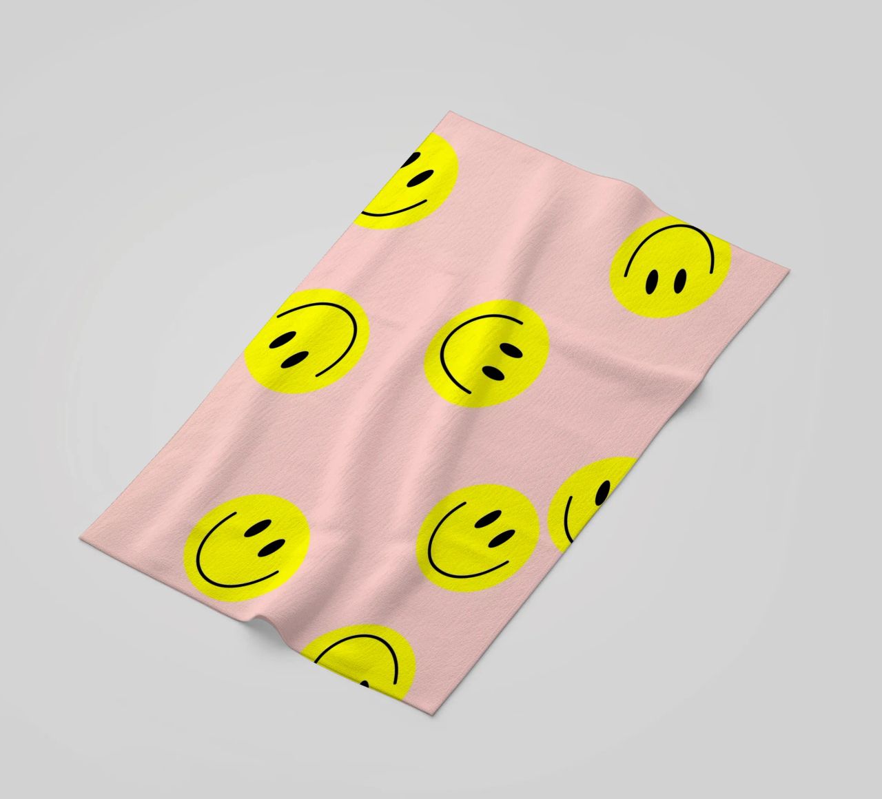 smiley flying serviette de plage de Hej Ibiza by Ute Arnold