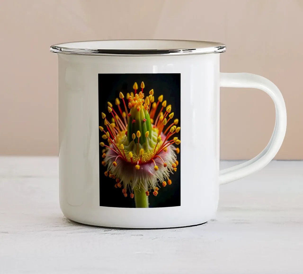 Dettaglio macro di un fiore tazza in smalto da 🎁 NOBELART