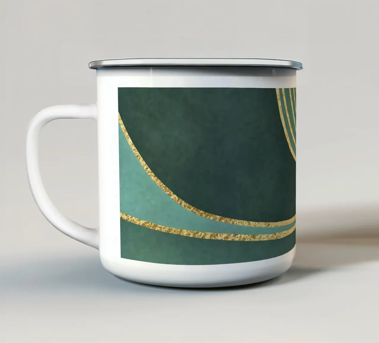 Forme d'arte di metà secolo verde verde oro tazza in smalto da Andrea Haase Contemporary Timeless
