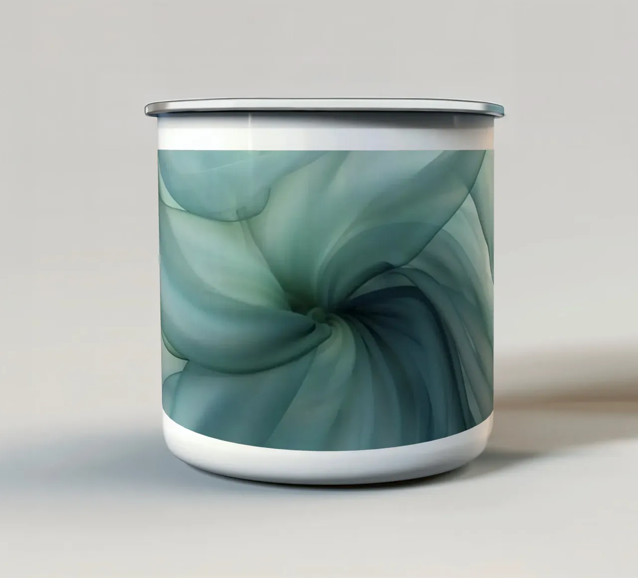 Dimensione astratta Tranquil Flow Inchiostro verde acqua tazza in smalto da Andrea Haase Contemporary Timeless