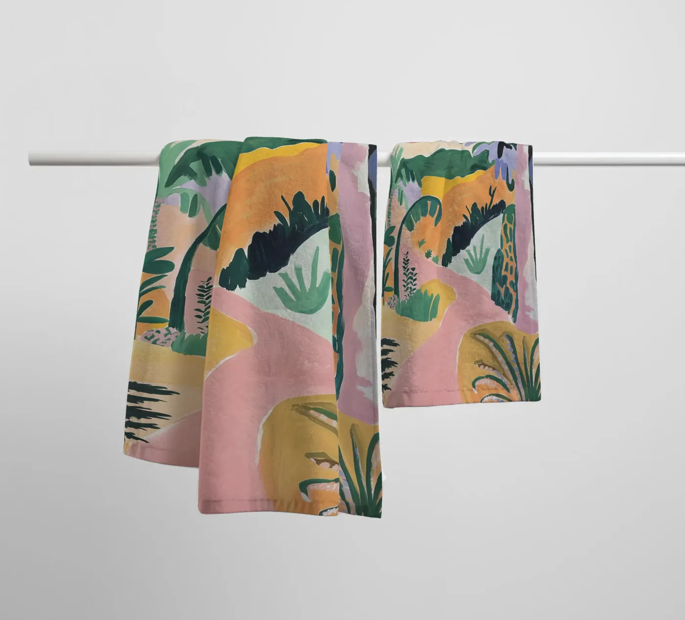 Sunset Jungle Path badhanddoek van BALIKA HOMES ART