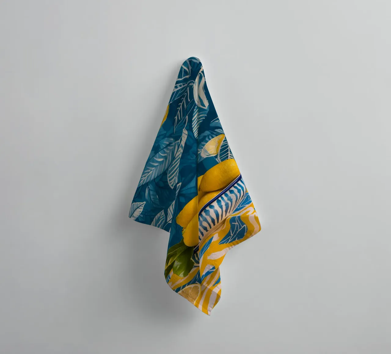 Zitronensommer Stillleben | Digitale Mischtechnik Handtuch von Autofocus