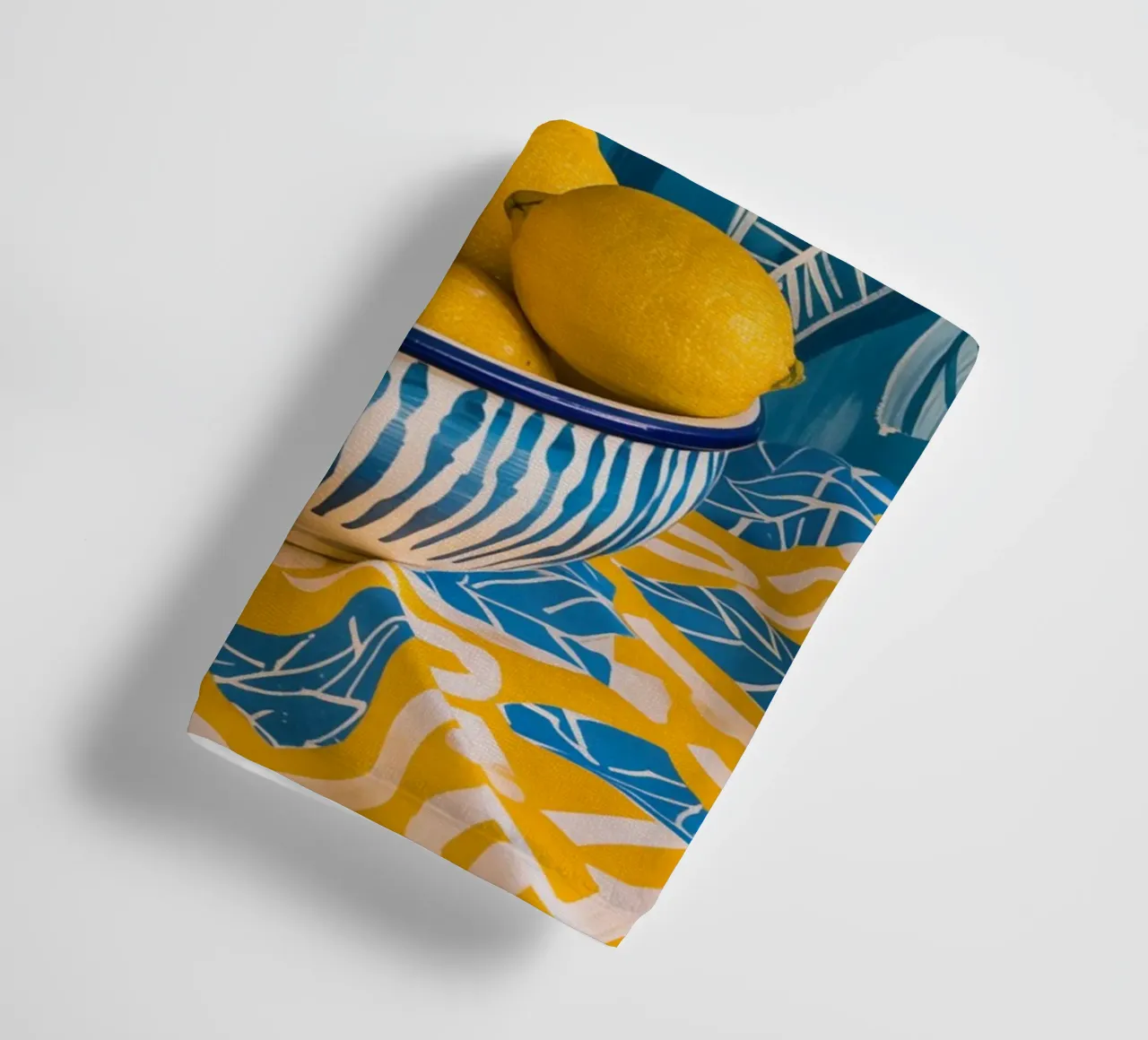 Zitronensommer Stillleben | Digitale Mischtechnik Handtuch von Autofocus