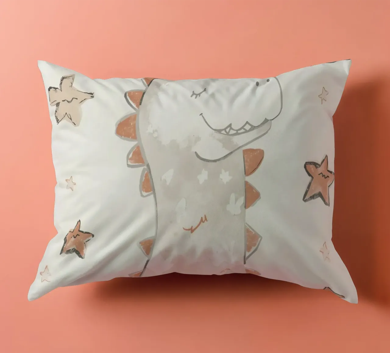 Illustrazione di un simpatico dinosauro felice con nuvole e stelle cuscino da DesignDoodle
