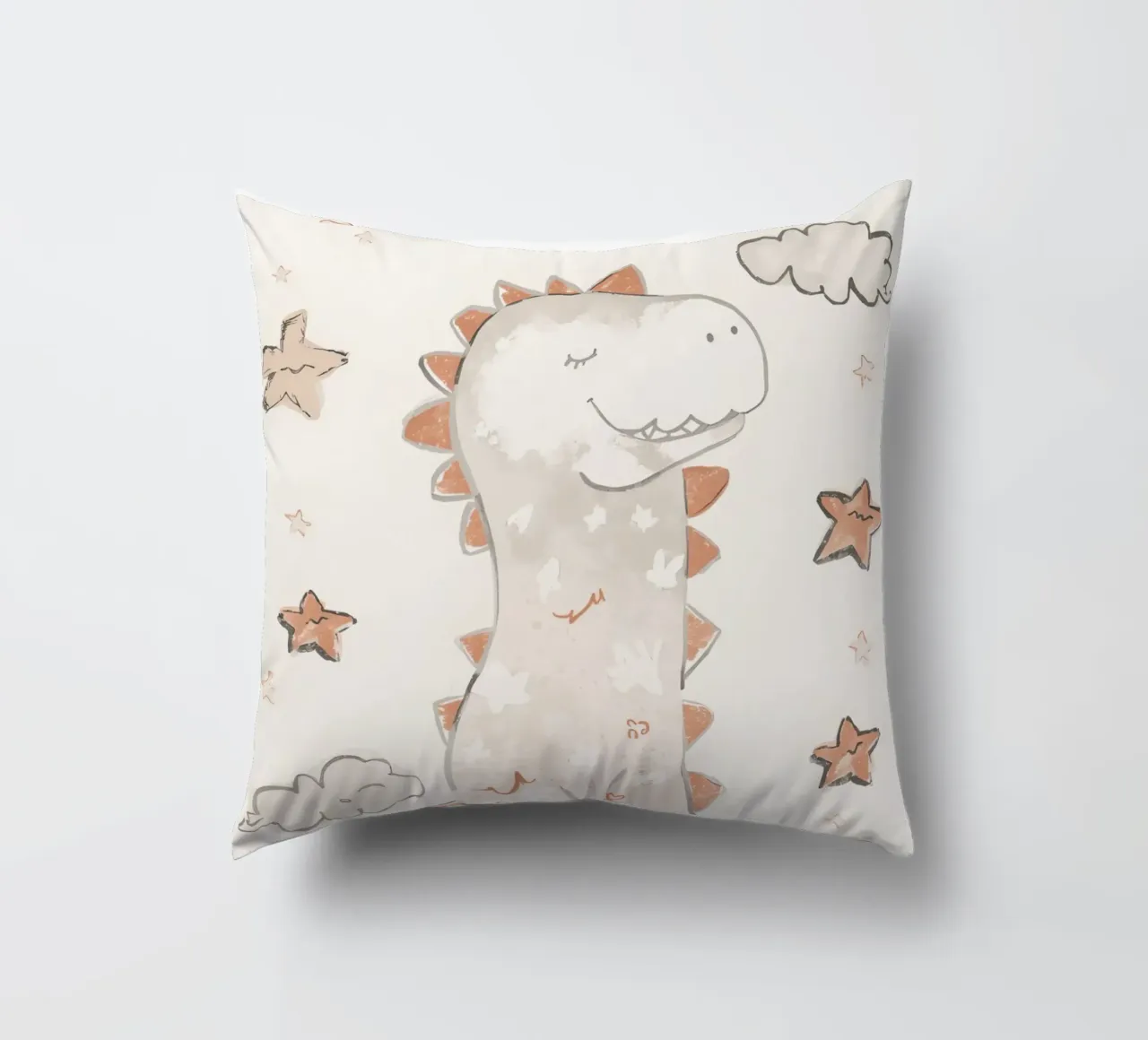 Illustrazione di un simpatico dinosauro felice con nuvole e stelle cuscino da DesignDoodle