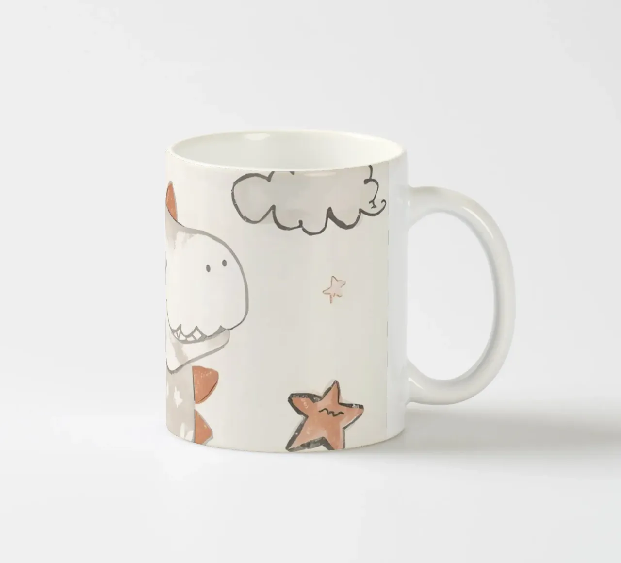 Illustrazione di un simpatico dinosauro felice con nuvole e stelle tazza in ceramica da DesignDoodle