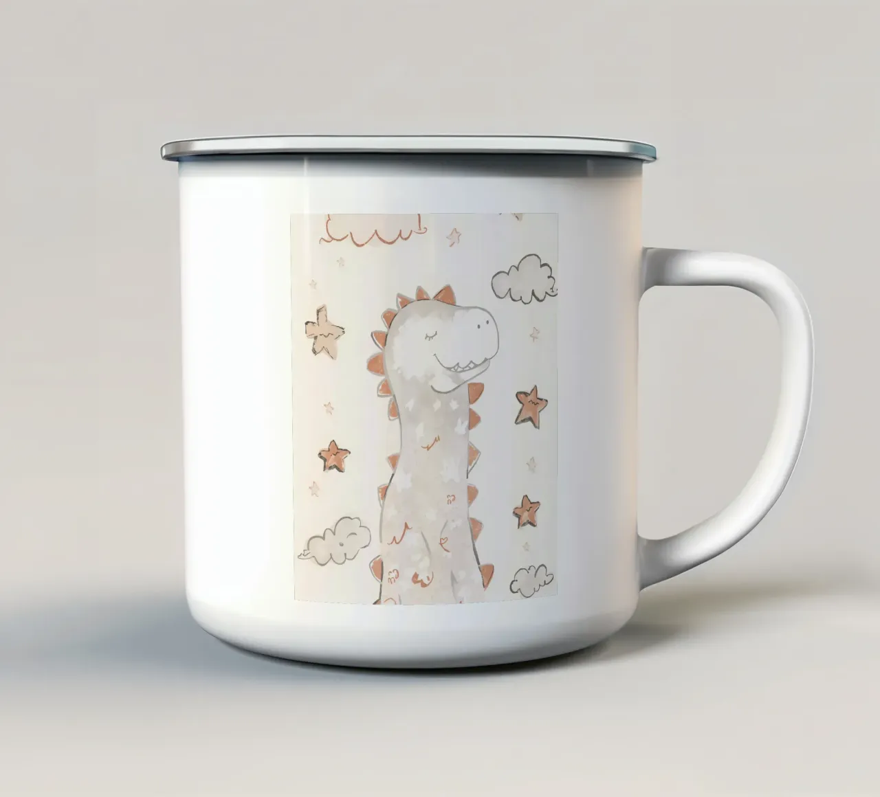 Illustrazione di un simpatico dinosauro felice con nuvole e stelle tazza in smalto da DesignDoodle