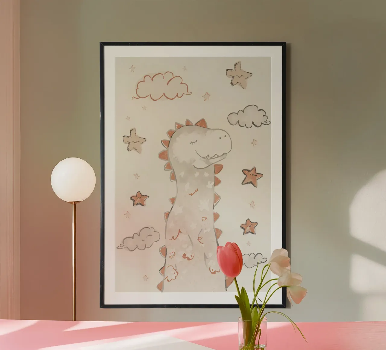 Illustrazione di un simpatico dinosauro felice con nuvole e stelle carta hahnemühle da DesignDoodle